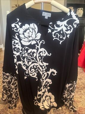 JM Collection Black and White Floral Scroll Tunic with Grommet Tie